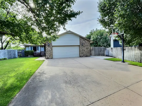 229 N Queen Ave, Maize, KS 67101