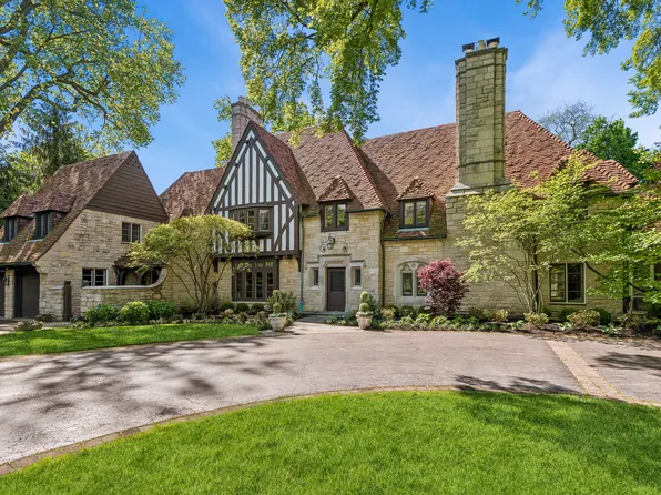 2743 Illinois Rd, Wilmette, IL 60091