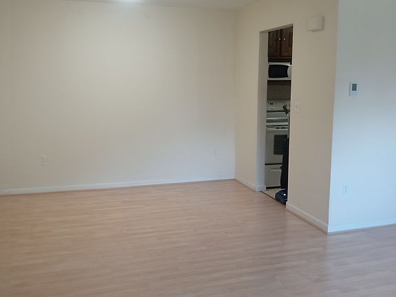 4th image of 28 Thompson Rd #6E