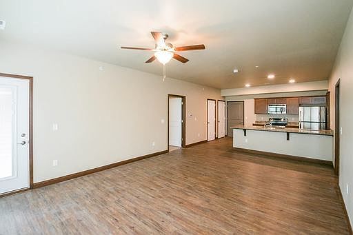 5th image of 405 Ashley Ct Unit 301