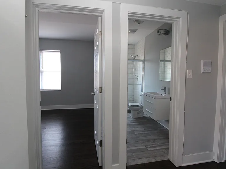 2128 N Sawyer Ave #2E — Photo 4