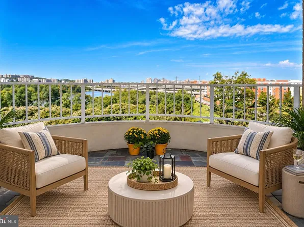 1250 S Washington St Unit 604, Alexandria, VA 22314