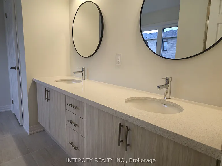 45 Pembrook St #UPPER — Photo 13