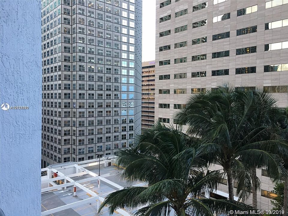2nd image of 325 Biscayne Blvd #1614