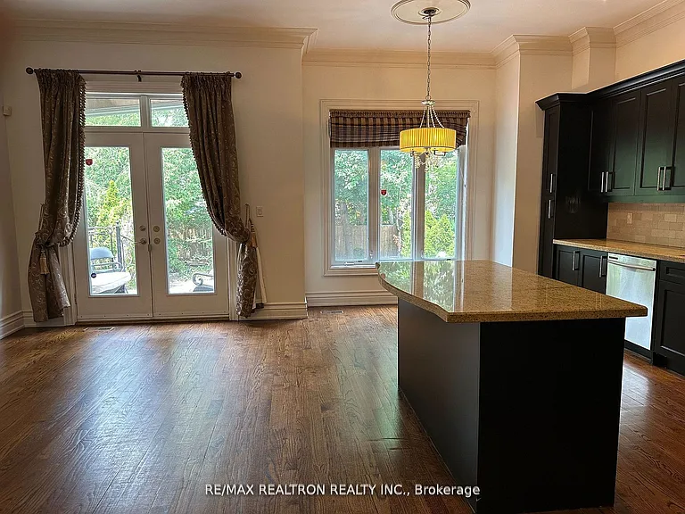 76 Horsham Ave — Photo 11