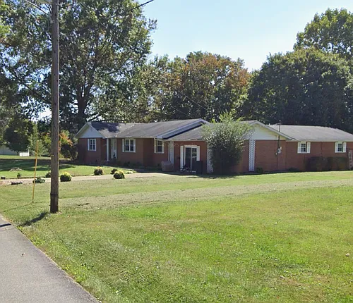705 Hunt Ln Photo 1