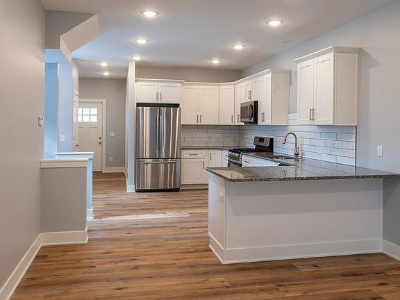 3rd image of 1015 Sigsbee St SE #1