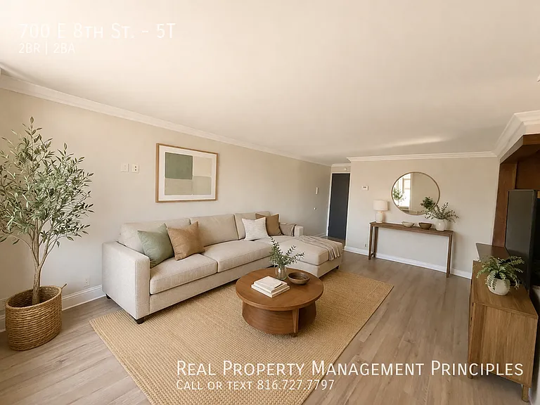 700 E 8th St #5T — Photo 4