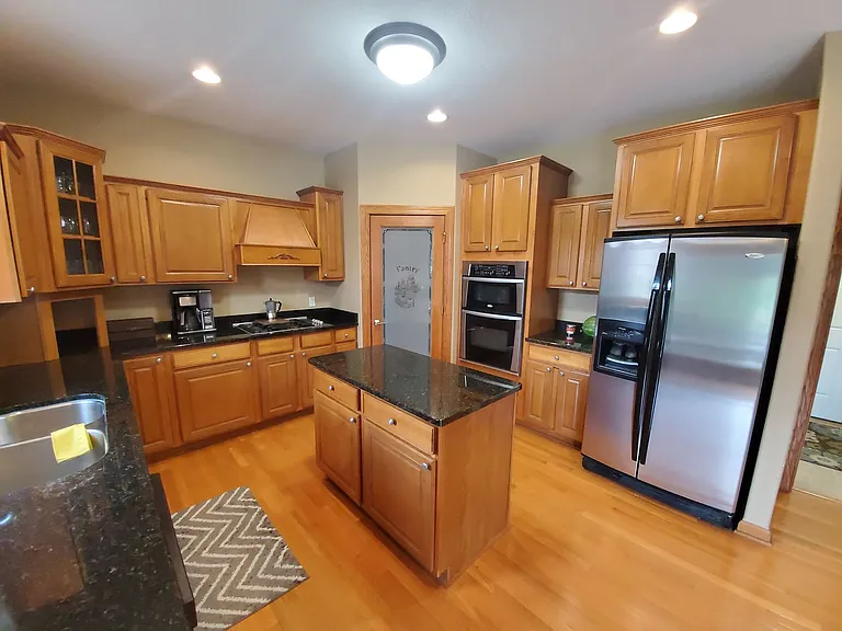 W150N7229 Paseo Ln — Photo 11
