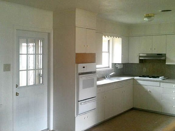 2nd image of 219 Bexar Dr