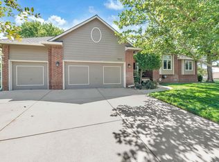 7102 W Garden Ridge Ct, Wichita, KS 67205