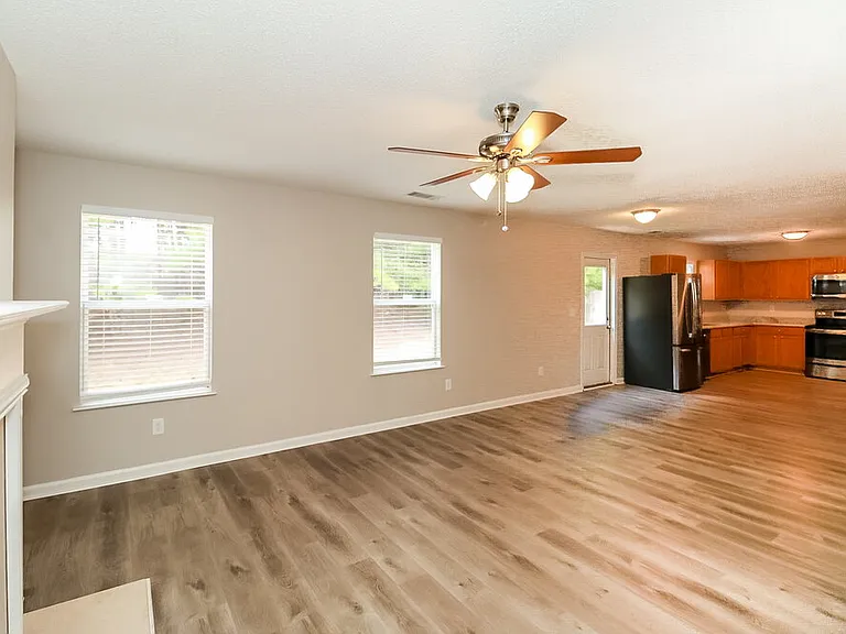 1112 Saint Phillips Ct — Photo 9