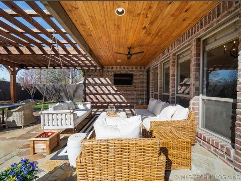 1436 E 35th Pl — Photo 29