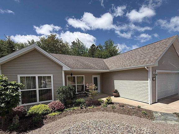 2nd image of 32 Roundhouse Dr