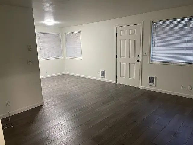 1028 E Woolsey Dr — Photo 5
