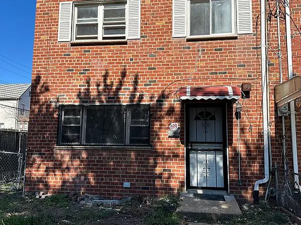 699 Conduit Blvd, Brooklyn, NY 11208