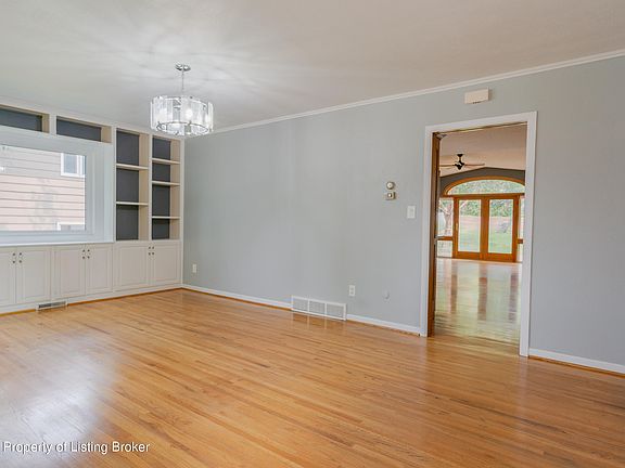 2nd image of 900 7th Ave W