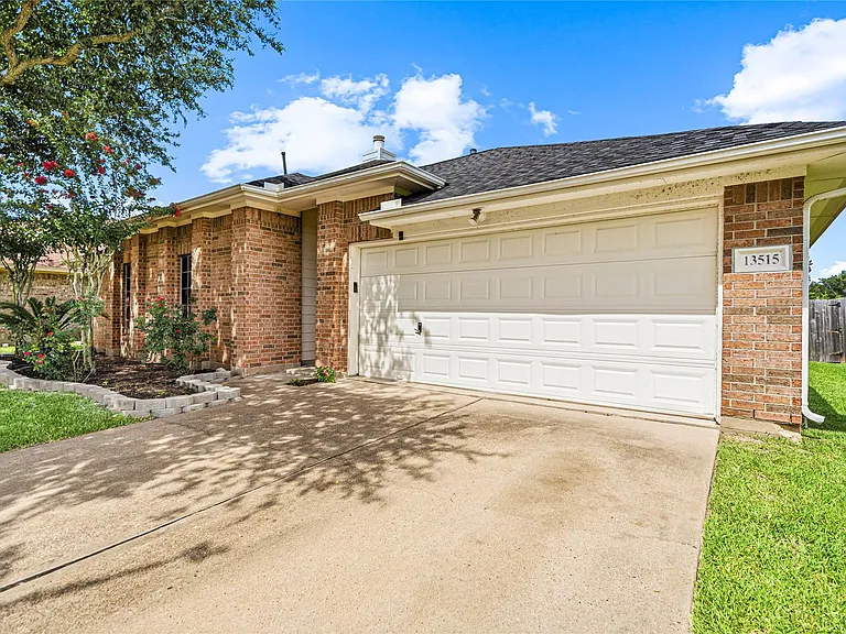 13515 Gospel Way — Photo 3