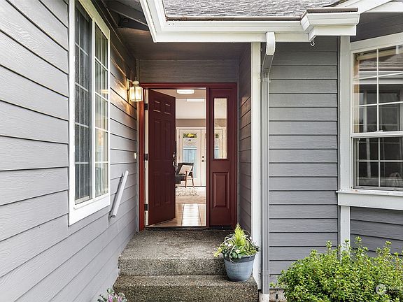 4th image of 3409 Tahoma Place W