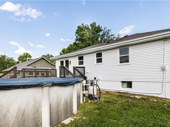1702 Blueberry Dr, Harrisonville, MO 64701