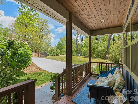 5th image of 4 Oak Mountain Dr