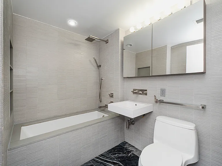 250 Bedford Ave #157307 — Photo 4
