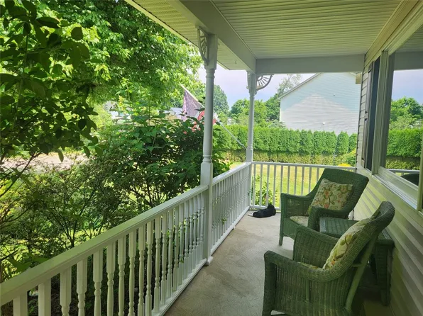 809 Destin Dr, Endicott, NY 13760