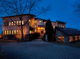 1005 Oakhurst Ln, Riverwoods, IL 60015