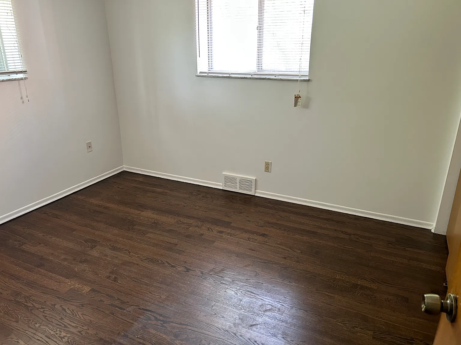 3 bed, 1.5 bath, 1000 sqft, $1,600 — Photo 2