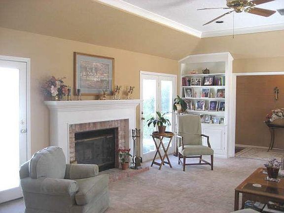 2nd image of 6670 Woodridge St