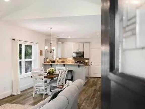 4th image of 2588 Long Avenue Ext.