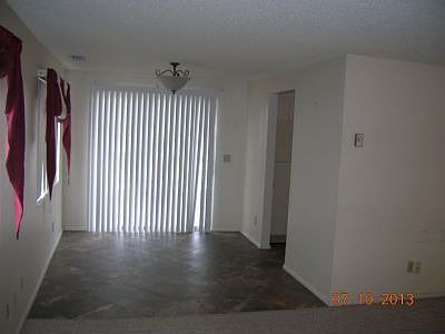 Dining Room w/deck outside slider