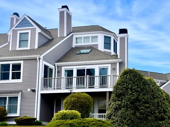 19 Hidden Bay Dr Unit 19, South Dartmouth, MA 02748