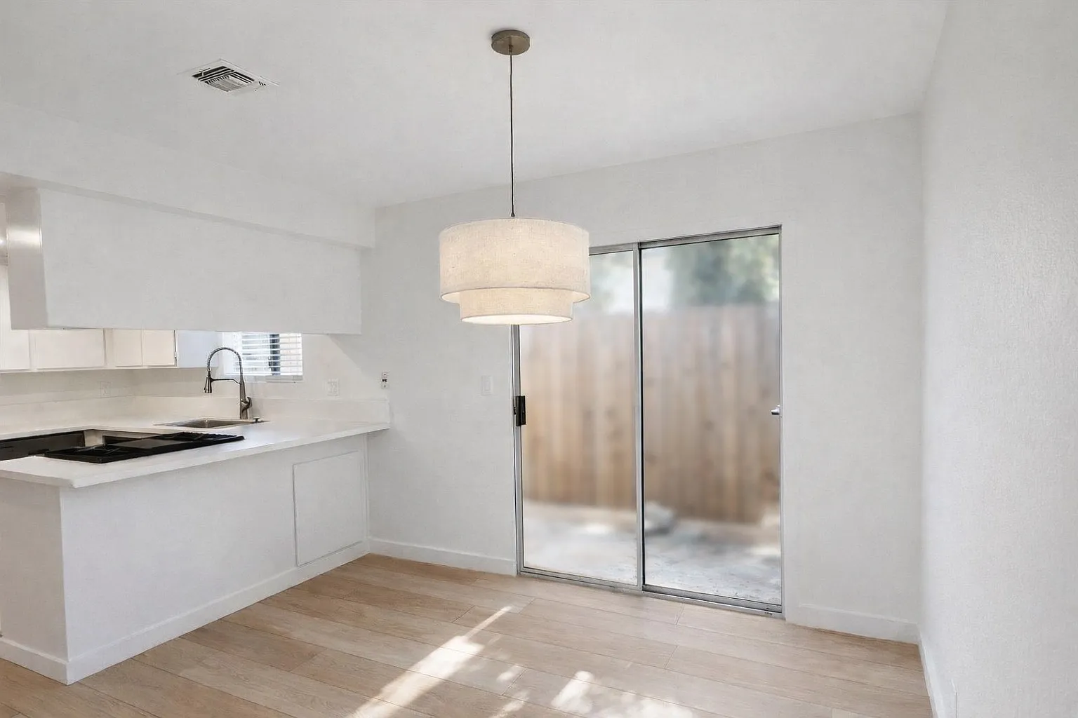 2 bed, 1.5 bath, 1000 sqft, $2,450 — Photo 3