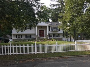 4 Thornhill Dr, Ramsey, NJ 07446