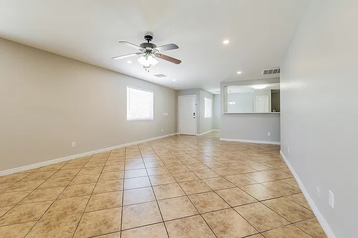 3 bed, 2.0 bath, 1664 sqft, $1,745 — Photo 4