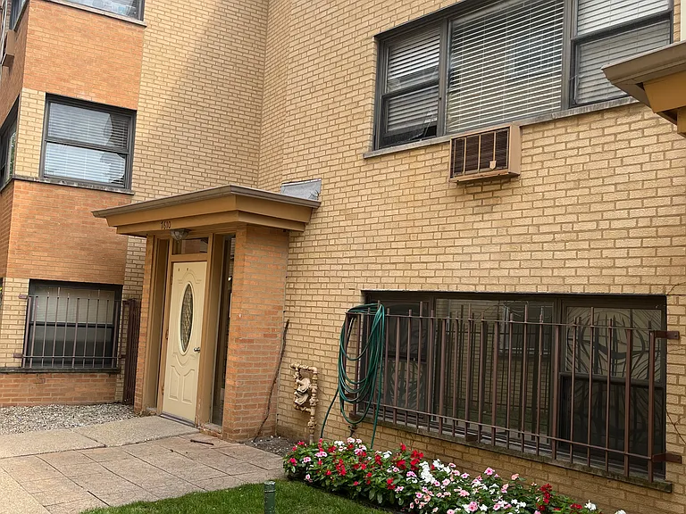 7608 N Rogers Ave #203 — Photo 2