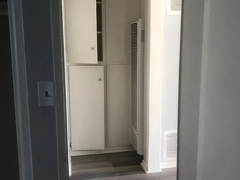 327 S Alexandria Ave — Photo 10