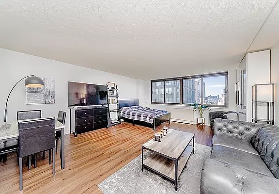 2nd image of 376 Broadway APT 18G