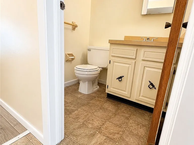 1 Robin Rd — Photo 8