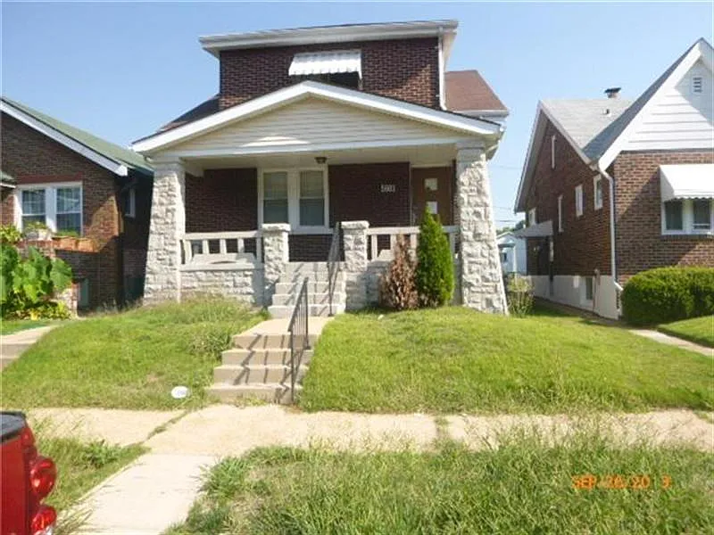 5983 N Pointe Blvd photo 1