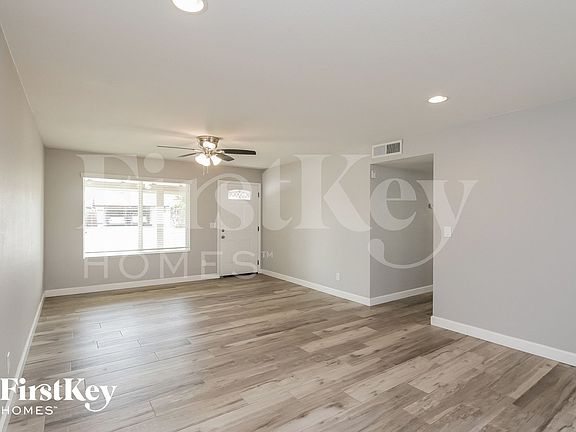 2nd image of 914 W Harvard Dr