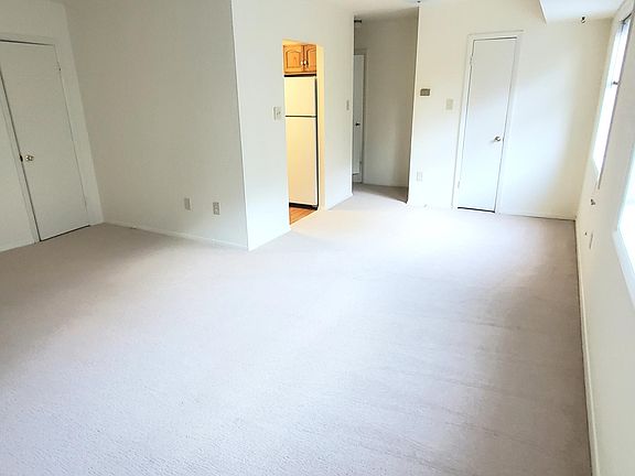 3rd image of 3102 Commonwealth Ave APT 304