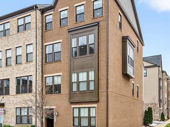 2nd image of 45137 Admiral Dr
