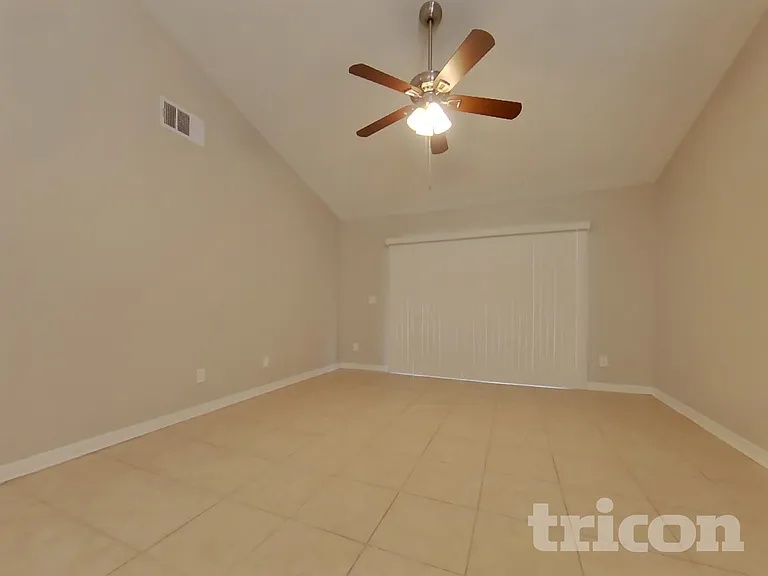 1627 Chatham Cir — Photo 3