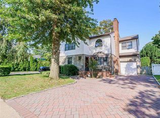 1516 Terrace Blvd, New Hyde Park, NY 11040