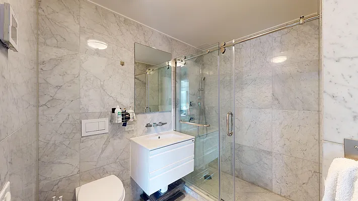 Rented by Bond New York | media 49