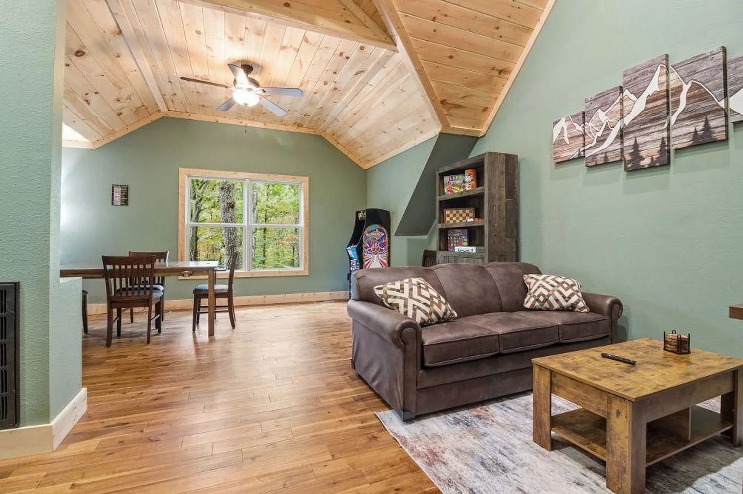 3 bed, 4.0 bath, 2152 sqft, $4,966 — Photo 1