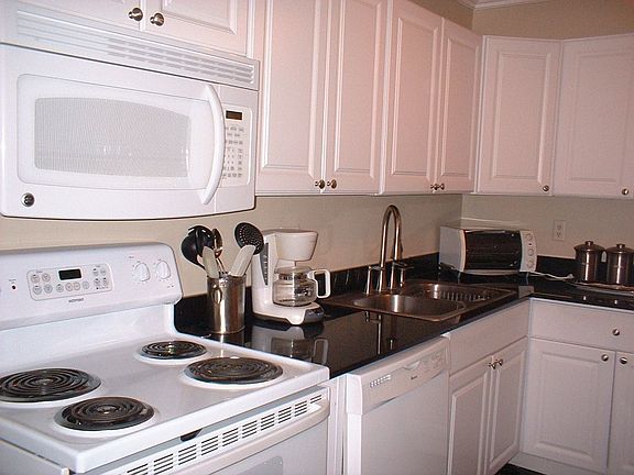 2nd image of 959 SE 2nd Ave APT 132