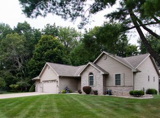 1302 Beechwood Ct, Green Bay, WI 54313